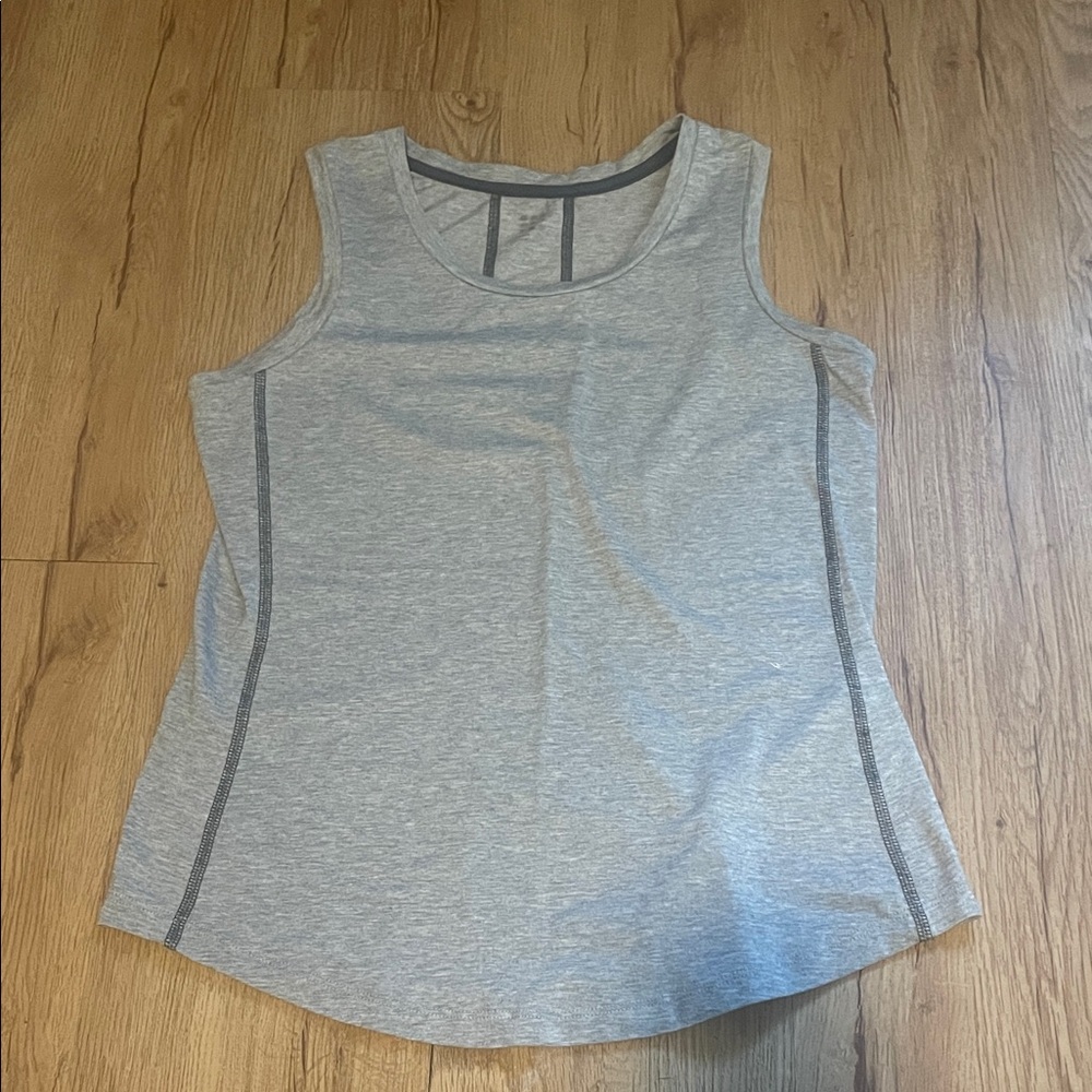 Title Nine Gray Sleeveless Women's Top
